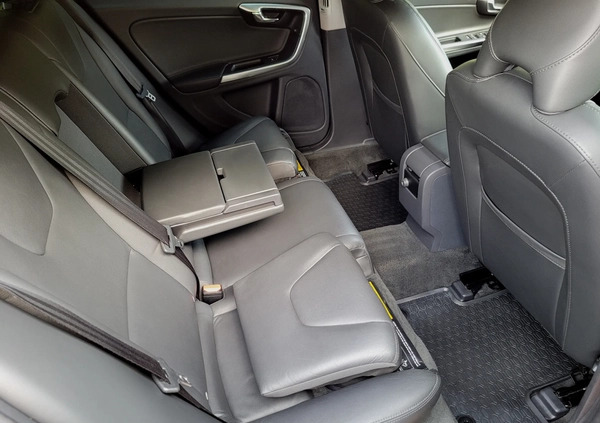 Volvo V60 Cross Country cena 59000 przebieg: 184000, rok produkcji 2016 z Opoczno małe 436